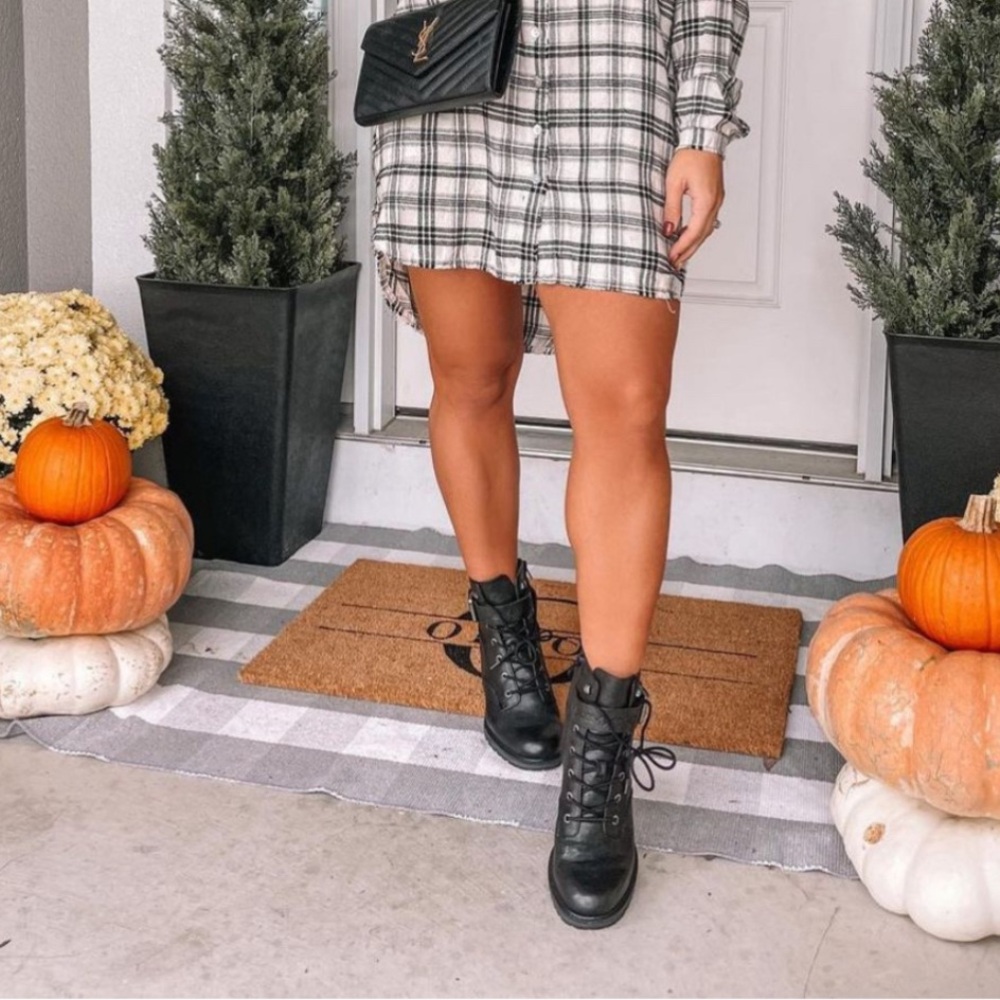 Chic & Edgy Black Combat Boots like new